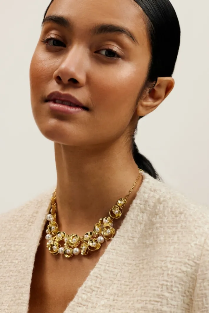 floressa_pearl_flower_nec_1.webp Floressa Pearl Flower Necklace<Ted Baker Shop