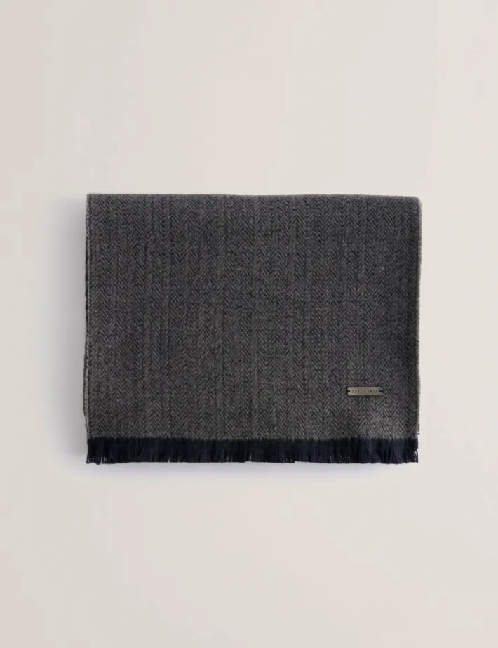 lewiis_herringbone_textur_0.webp Lewiis Herringbone Texture Contrast Trim Scarf<Ted Baker Cheap