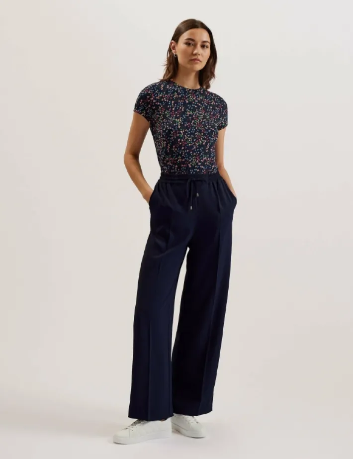 remanaa_heart_printed_fit_1.webp Remanaa Heart Printed Fitted Tee<Ted Baker Online