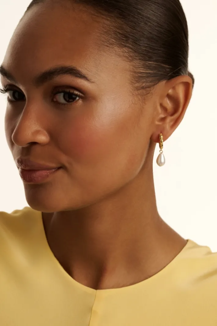 tilly_twisted_pearl_drop__1.webp Tilly Twisted Pearl Drop Earrings<Ted Baker Sale