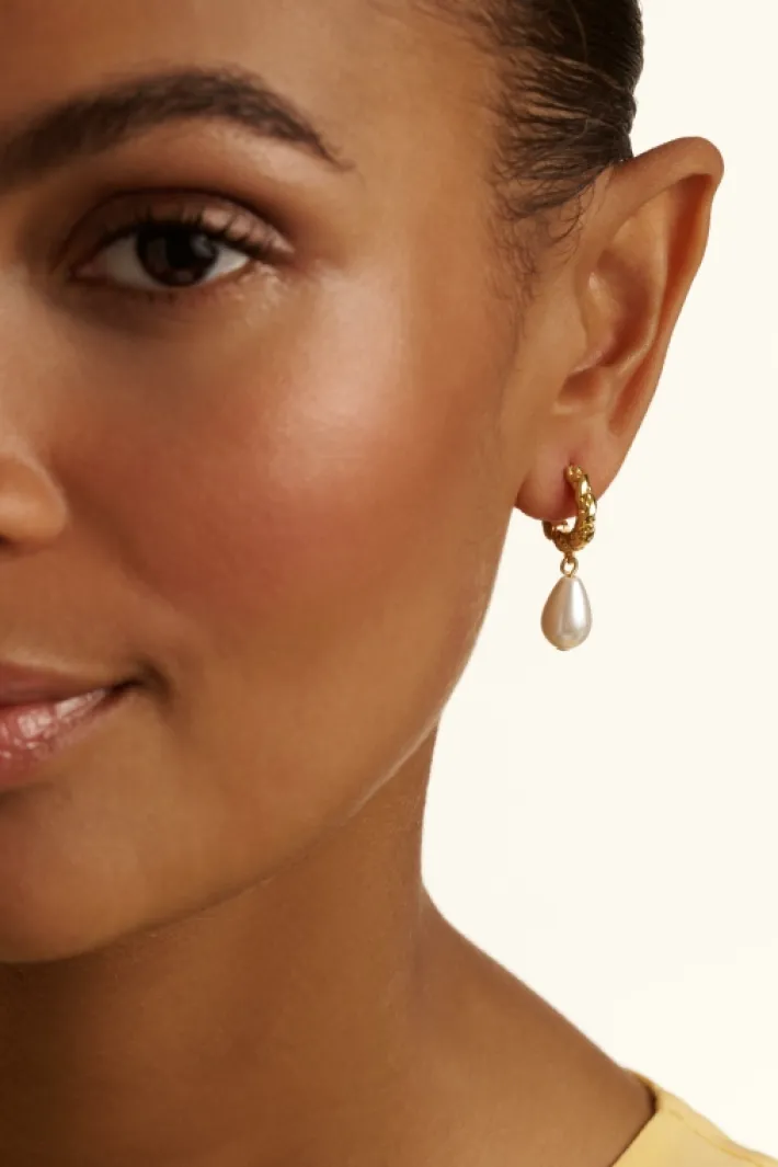 tilly_twisted_pearl_drop__3.webp Tilly Twisted Pearl Drop Earrings<Ted Baker Sale